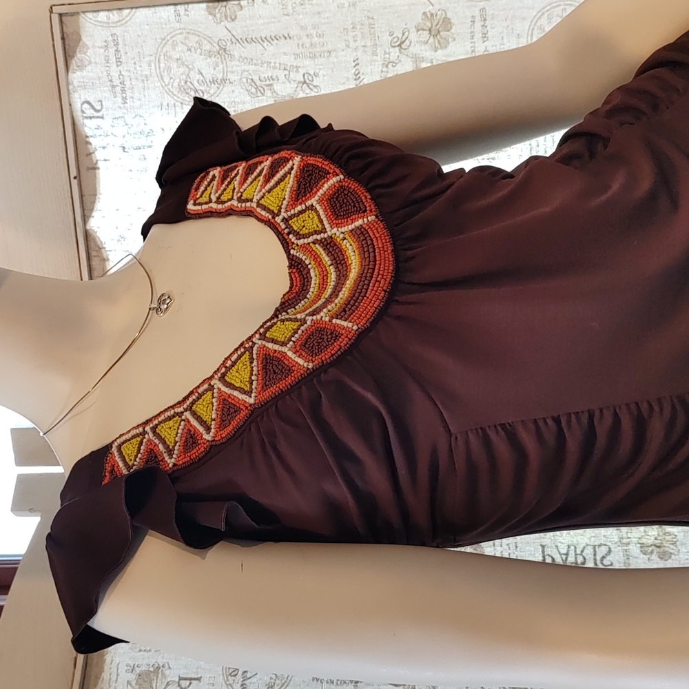 AGB jeweled U-neck sleeveless sweetheart sleeves brown top S-M